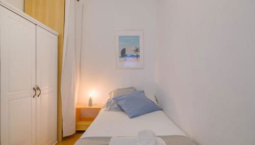 Playa a pie y a 15 minutos de Ramblas y Plaza Catalunya en metro - Foto 4