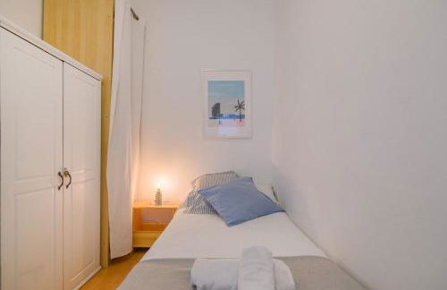 Playa a pie y a 15 minutos de Ramblas y Plaza Catalunya en metro - Foto 4