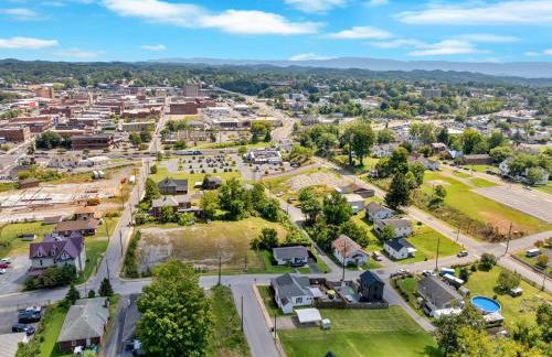 Soak n Stroll 2 State St Casino Firepit Dogs OK - Foto 51
