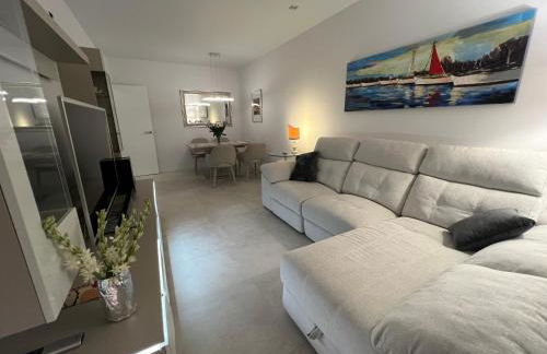 New build modern ap 4 min walk to the beach and Marbella old town - Foto 10