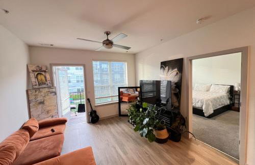 Luxury Bedroom with Private Bath & Closet Near Airport and Downtown Boston - Foto 31