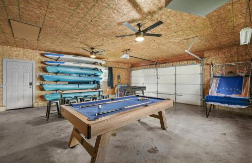 Sauna, Game Room, and Beach Front on Houghton Lake - Foto 75