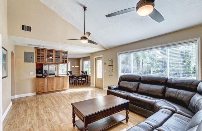 Beautifully Renovated 5 Bedroom with Guest House 5 Home by RedAwning - Foto 34