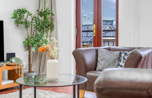 Modern 2 bedroom apartment in City Centre - Photo 37