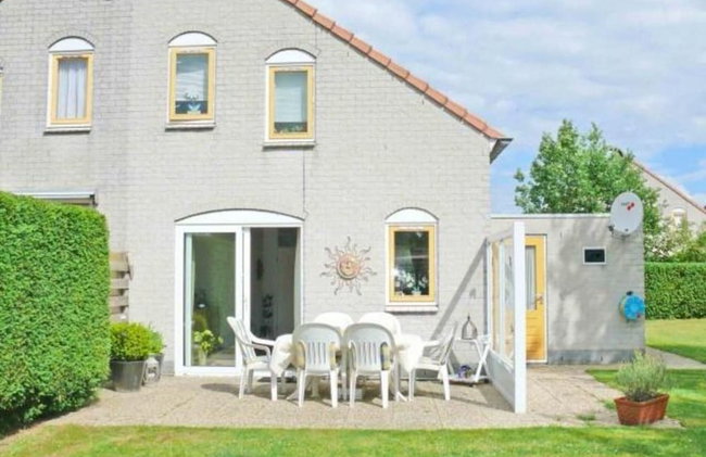 Bungalow in Breskens Near the Beach - Photo 18