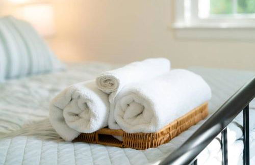 5-star Renovated 3BR Home & Backyard Deck near SU & Hospitals - Foto 40