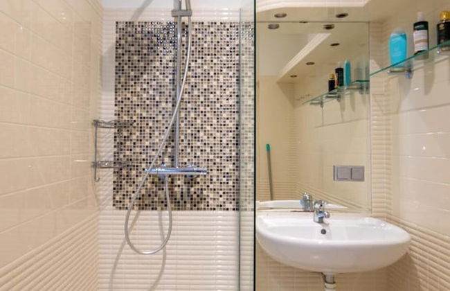 Hidden Gem Riga Apartment With Garden Views - Photo 19