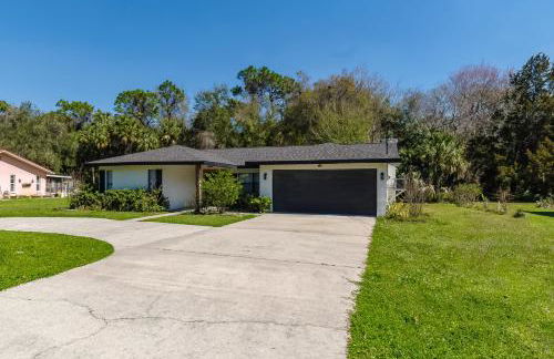 New 6min to 3 Sister Springs, Spacious, Fun with Game Room - Foto 44