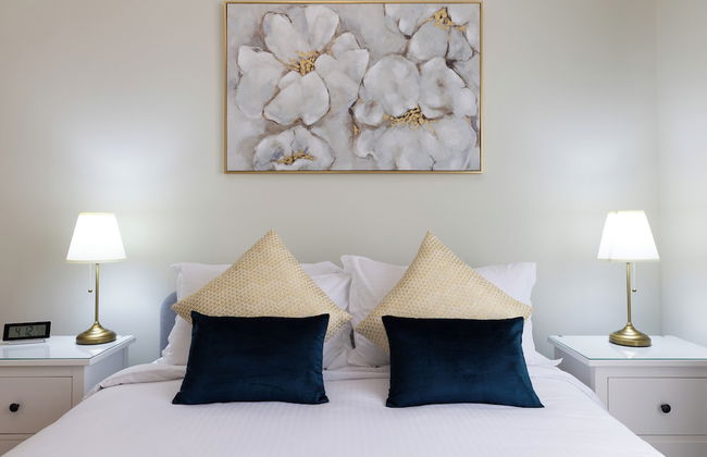 Waves - Stylish 1BR Close to IMG World & Global Village - Photo 3