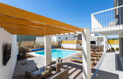 Villa Sulic - Heated Pool and Mountain View - Foto 12