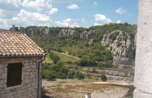 maison pierre et voûte au cœur du village - Photo 5