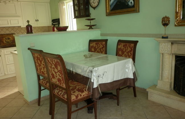 Helen's family home - Photo 10