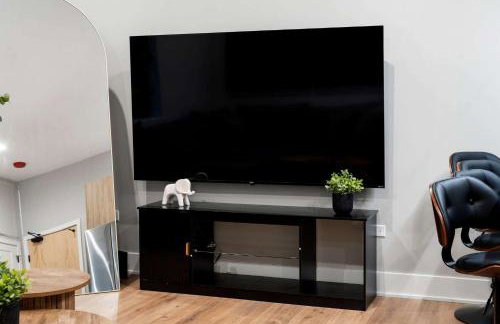 Steps from the Lake Edgewater Modern 2BD 2BA - Photo 10