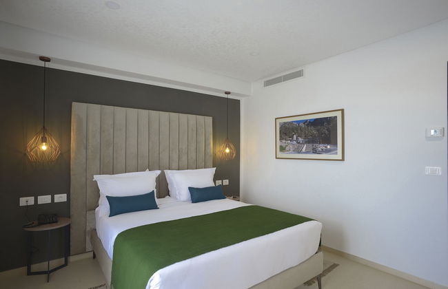 Maia Hotel Suites - Photo 13