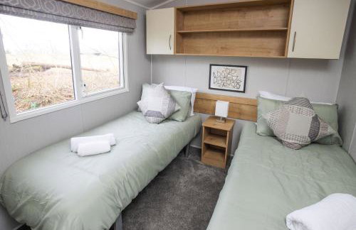 The Lake House - Quiet, Dog Friendly, By the Lake, Free Parking - Photo 10