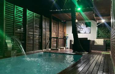 Chalé com PISCINA Privativa, com 2 QUARTOS, ESTACIONAMENTO em Condomínio com PORTARIA 24h, Sauna, Quadras, 3 PISCINAS no condomínio, Pesca e Parquinho Infantil - SmarTV na sala de estar, TV na área CHURRASQUEIRA, Wi-Fi e Cozinha Completa - Foto 19