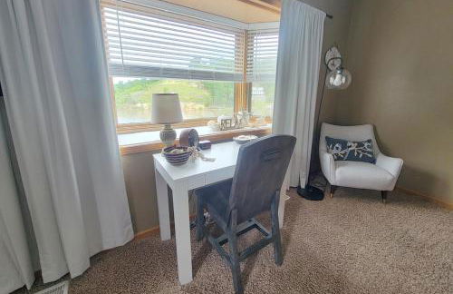 Lakefront Family Retreat w/ Views, Boat Slip - Foto 8