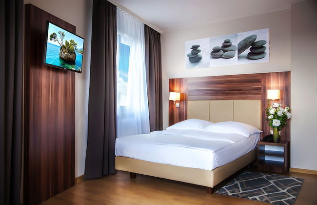 POLECZKI RESIDENCE APARTMENTS - Photo 1