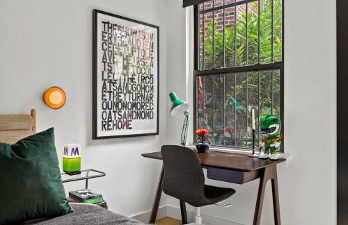 Modern 2BR Brooklyn Retreat Near Manhattan with Private Backyard - Photo 26