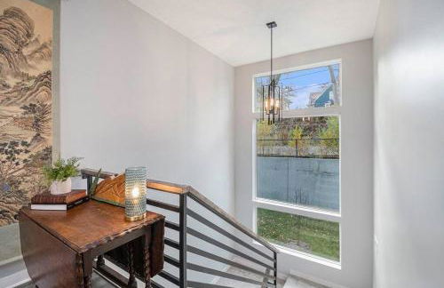 Luxurious Midtown Retreat with Elevator Access - Foto 42