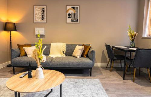 Stylish Flat in Wolverhampton - Short and long Stay with Free Parking - Photo 7