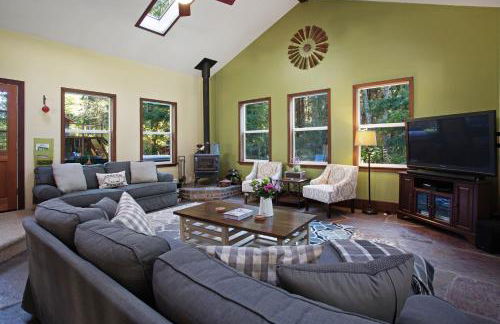 Tree-lined Home with Hot Tub Firepit & Large Yard - Photo 4