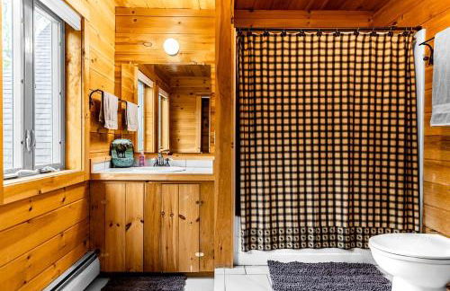 Secluded Cabin with Fireplace and Games in Lily Bay Township, Maine - Foto 52