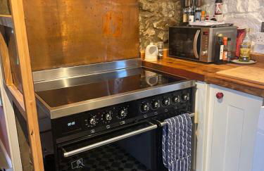 Lofthouse - secluded quirky cottage with sea views! - Photo 44