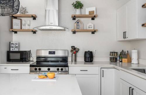 Luxury Home & Mins to Beach and Walk to Downtown - Foto 10