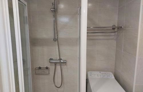 Vistas al mar. Junto a la playa. Garaje y piscina. - Photo 15