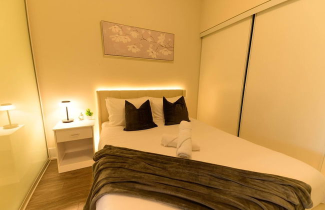 Lanterra Downtown Cn Tower - Photo 15