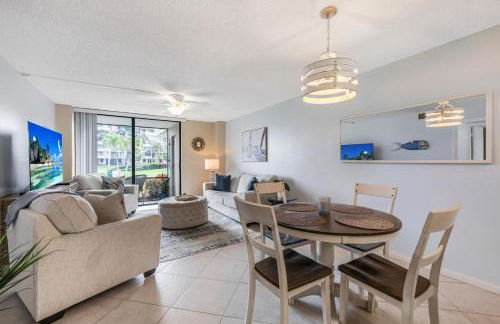 Walkout condo with beach access, pool and pickleball - Foto 6