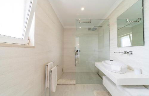 Stunning 4-Bedroom Villa With Pool - Perfect For Families - Foto 19