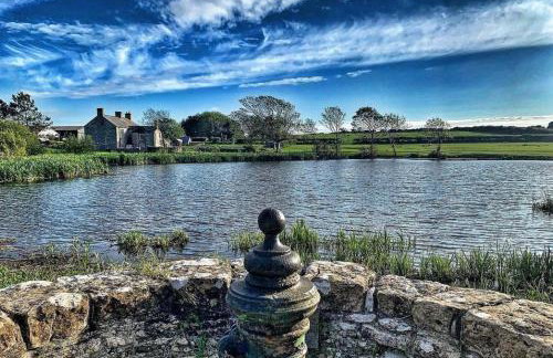 Orchard Lodge-Coastal Retreat, newly built hideaway with village views and private terrace - Foto 48