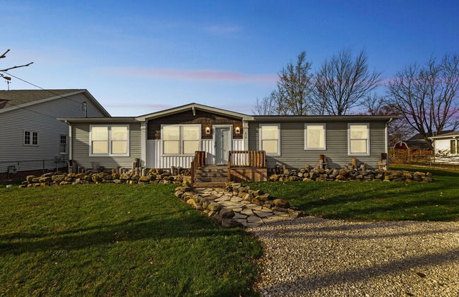 Sunsets & Serenity: Port Clinton Waterfront Stay 3 Bedroom Home - Photo 33