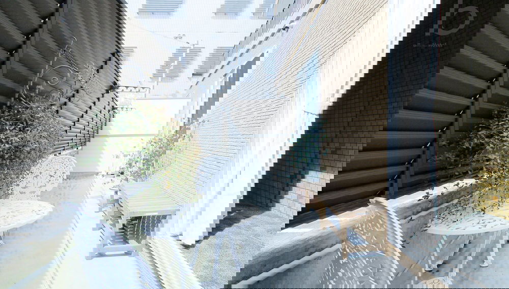 La-Shante - Photo 1, Primary image