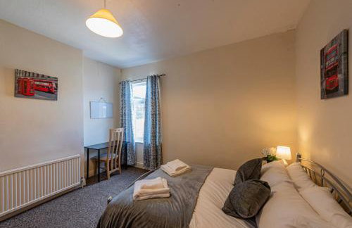 Harbour place in Newcastle under Lyme with Parking, perfect for Contractors or Alton Towers - Foto 40