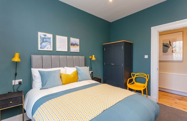 Lovely Apartment Beneath Edinburgh Castle - Photo 8