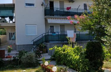 Apartments by the sea Banjol - Rab - 4965 - Photo 2