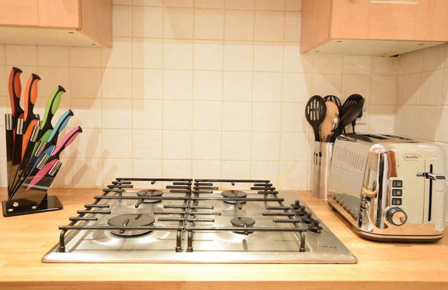 JOIVY Gorgeous Two Bedroom Apartment With Castle Views - Foto 8