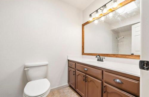 l NEW l 5BR 3BTH Large and Modern Home l Central LOC l 1 ACRE lot - Foto 40