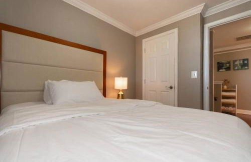 Three BR 2.5 Bath w/ parking spot & deck near metr - Foto 11