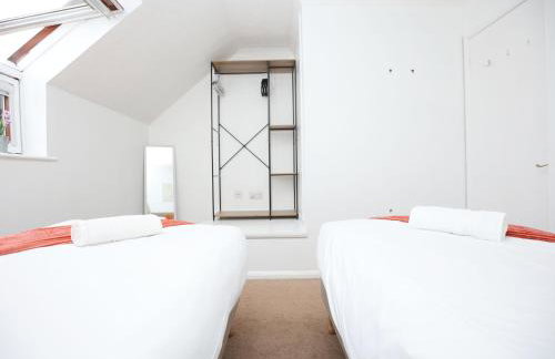 Palmers Place By N And N Stays Worker Friendly Accommodation in Bradley Stoke with private parking and fast WIFI, Long Stays Welcome - Foto 22