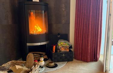 Romantic Luxury Cabin & Hot Tub near New Forest Dorset - Photo 14