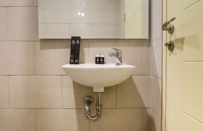 Best Studio Benson Apartment Connected to Pakuwon Mall next to Anderson - Photo 7