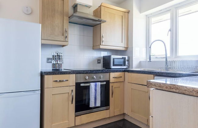 Skyline Haven Modern 2BR w/ Free Parking & 4kTV - Photo 47