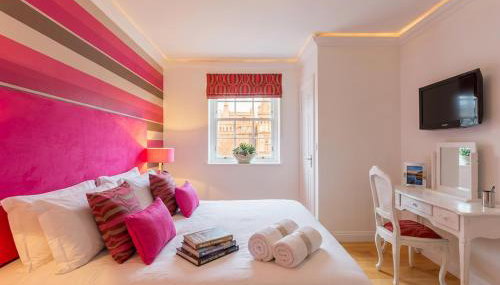 Bamburgh - Sleeps 8 - 3 Bedrooms 2 Bathrooms - Secure Garden - Dogs Stay For Free - Stunning Beach Walks and Views - Log Fire - Outdoor Seating and Eating - Off Street Parking - Quiet Rural Location - Fast Wifi - Foto 2