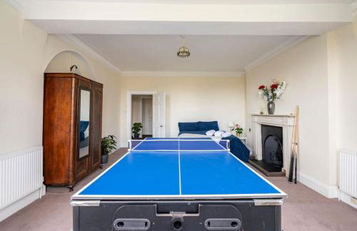 Perfect Family & Friends Home, Free Parking Security Onsite - Photo 33