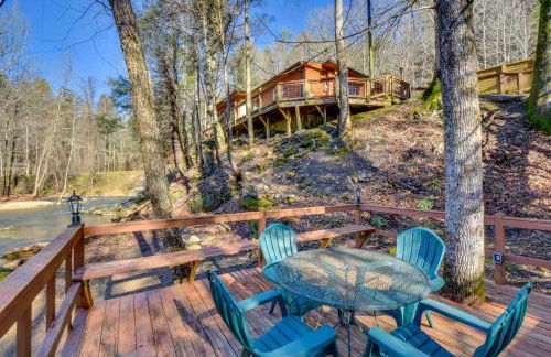 Hot Tub and Fire Pit Riverfront Helen Cabin - Foto 26