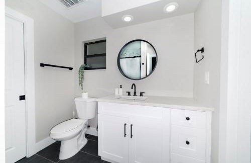 New 6min to 3 Sister Springs, Spacious, Fun with Game Room - Foto 10